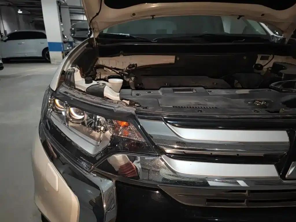 2016 Outlander Imported Model 2.4L 4WD Elite Edition 5-Seater — миниатюра 23