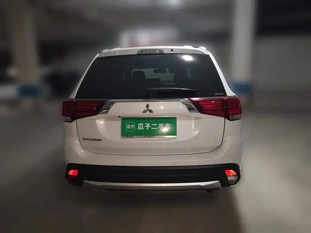2016 Outlander Imported Model 2.4L 4WD Elite Edition 5-Seater — миниатюра 4