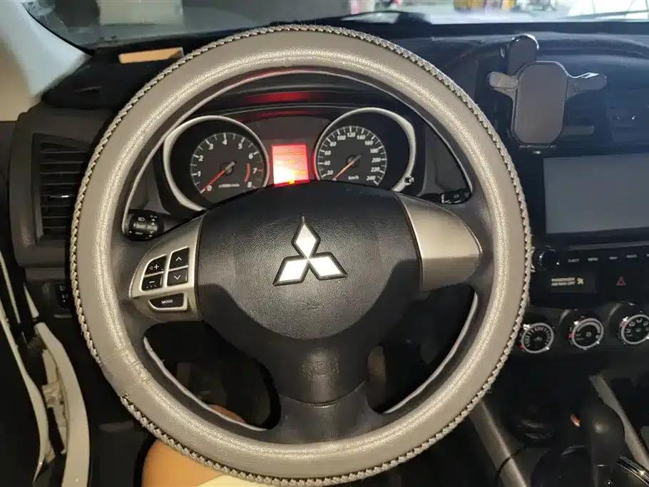 2013 ASX 2.0L CVT 2WD Elite Edition — миниатюра 15