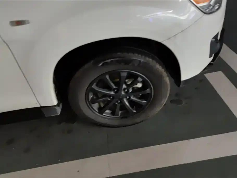 2013 ASX 2.0L CVT 2WD Elite Edition — миниатюра 6