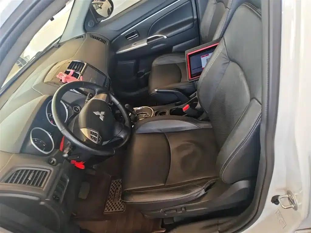 2016 ASX 2.0L CVT 2WD Navigator Edition — миниатюра 15