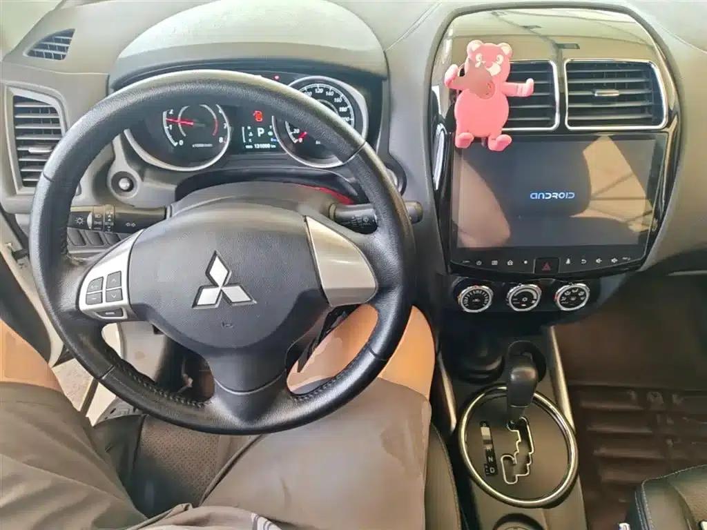 2016 ASX 2.0L CVT 2WD Navigator Edition — миниатюра 10