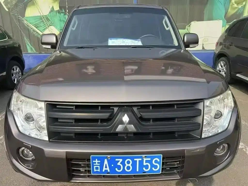 2014 Pajero 3.0L Luxury Edition (Imported) — миниатюра 2