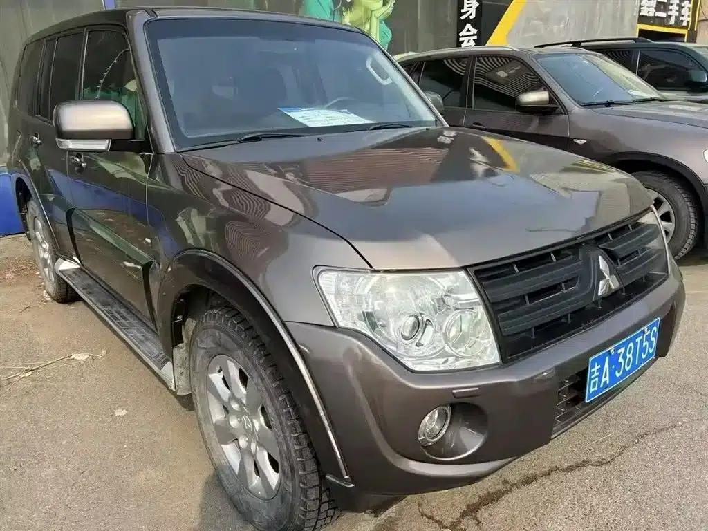 2014 Pajero 3.0L Luxury Edition (Imported) — миниатюра 3