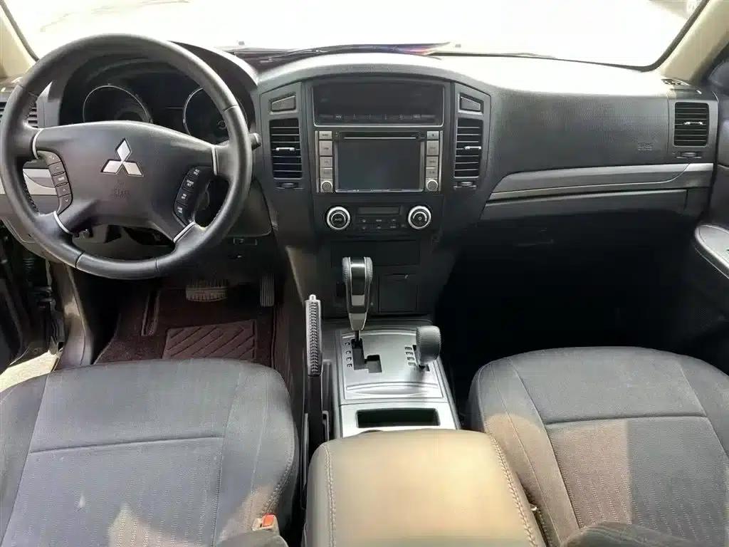 2014 Pajero 3.0L Luxury Edition (Imported) — миниатюра 4