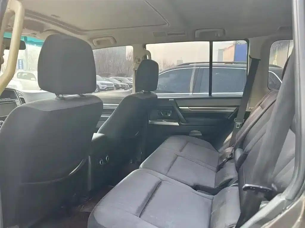 2014 Pajero 3.0L Luxury Edition (Imported) — миниатюра 6