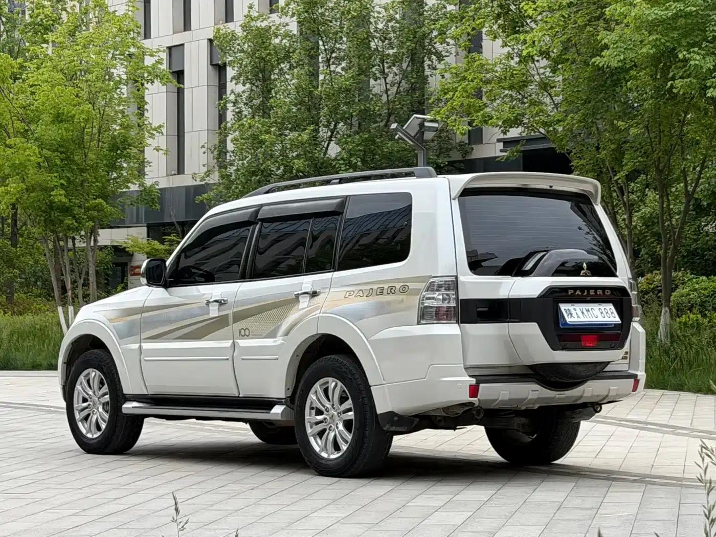 2018 Pajero 3.0L Automatic Premium Edition (Imported) — миниатюра 4