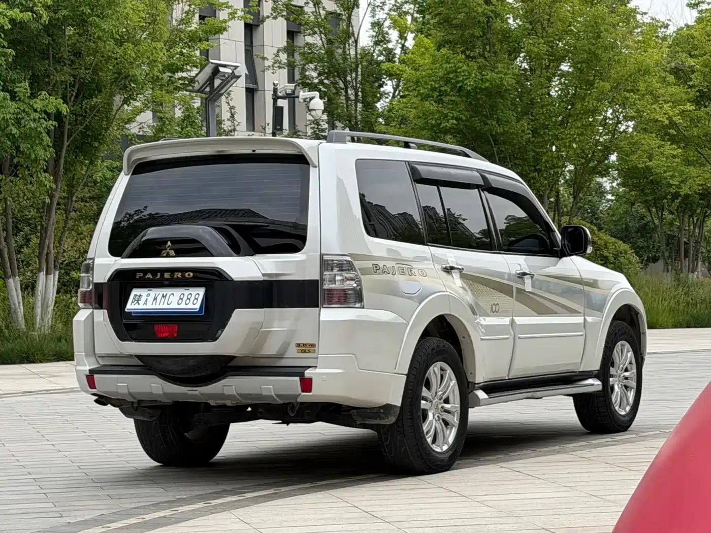 2018 Pajero 3.0L Automatic Premium Edition (Imported) — миниатюра 6