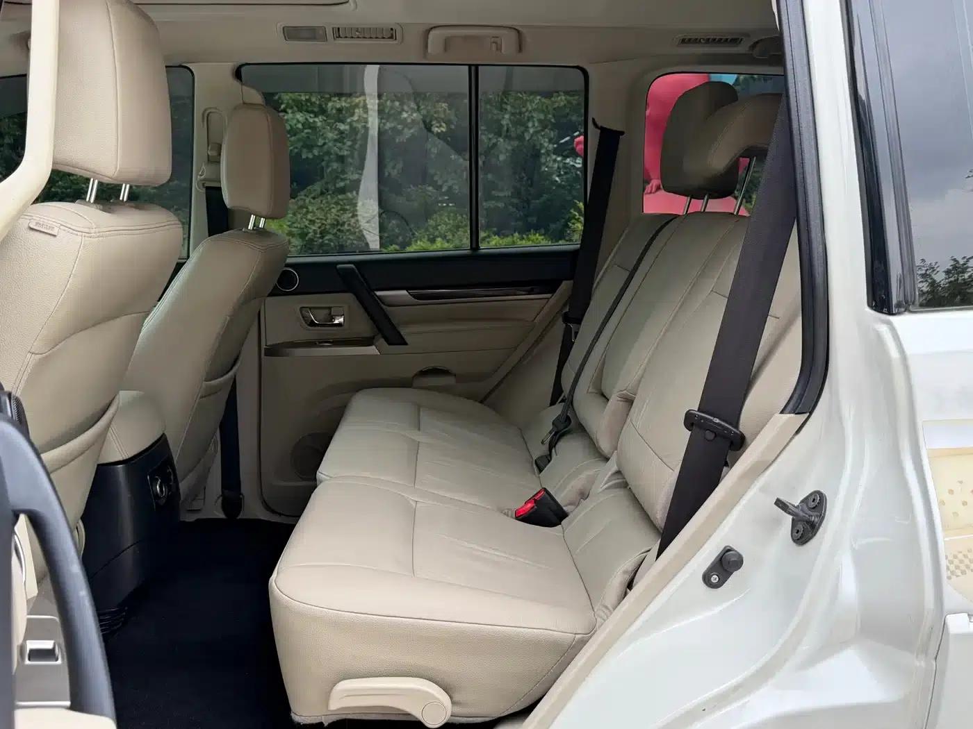 2018 Pajero 3.0L Automatic Premium Edition (Imported) — миниатюра 8