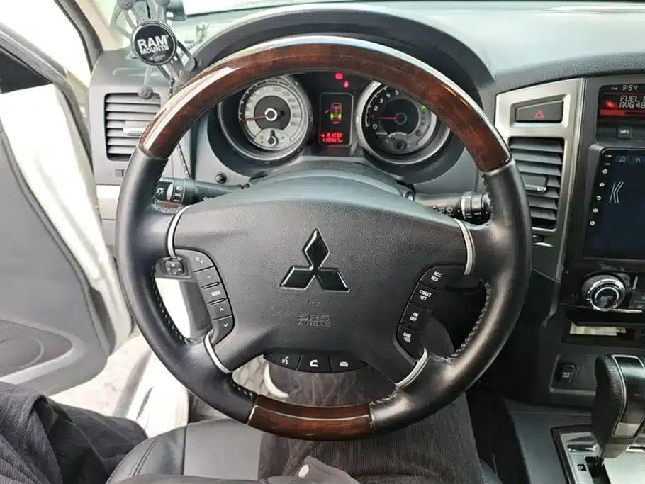 2018 Pajero (Imported) 3.8L Automatic — миниатюра 15