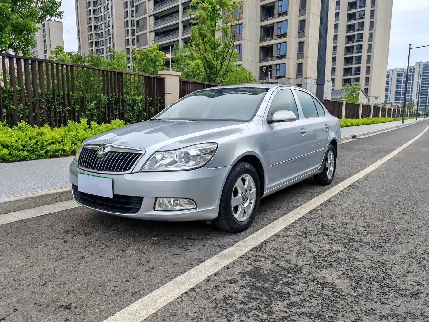 Octavia 2012 1.6L Automatic Elegance Edition — миниатюра 1