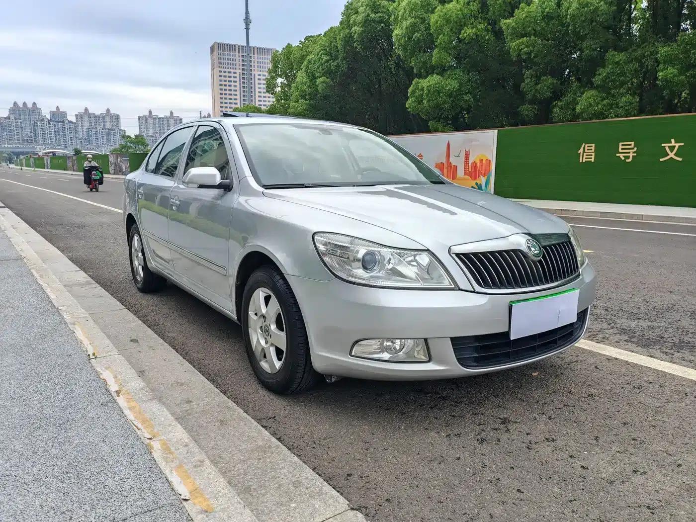 Octavia 2012 1.6L Automatic Elegance Edition — миниатюра 3