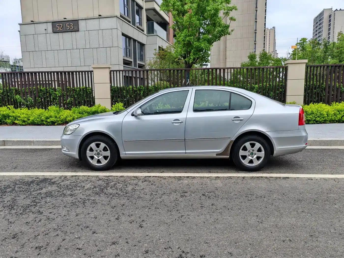 Octavia 2012 1.6L Automatic Elegance Edition — миниатюра 4