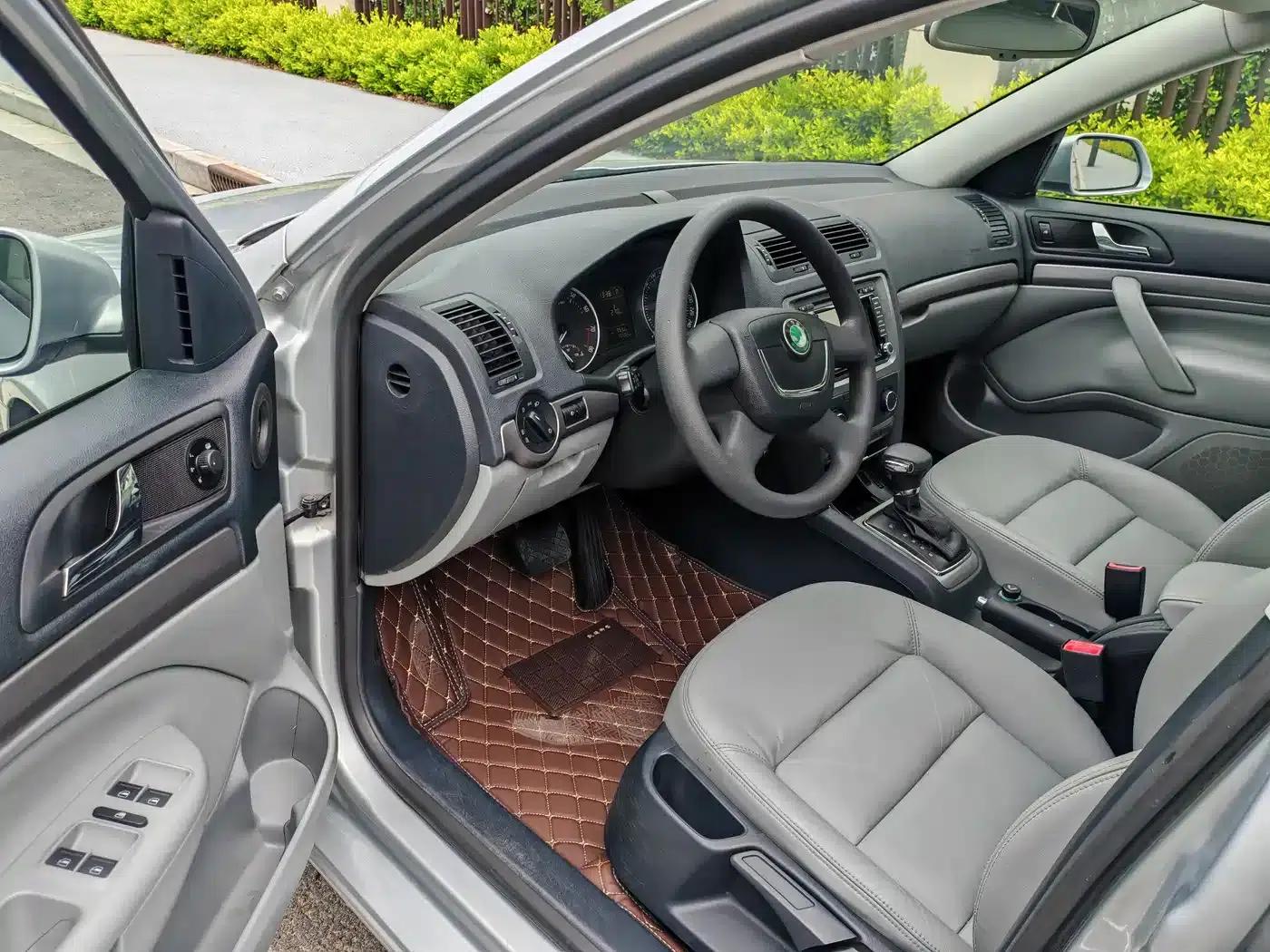 Octavia 2012 1.6L Automatic Elegance Edition — миниатюра 7