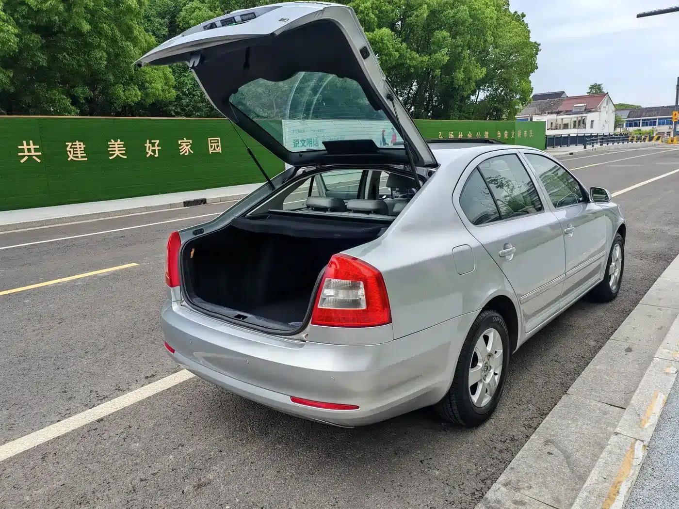 Octavia 2012 1.6L Automatic Elegance Edition — миниатюра 9
