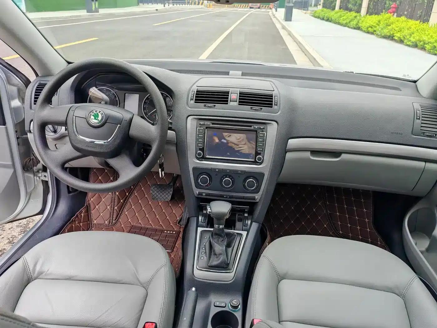 Octavia 2012 1.6L Automatic Elegance Edition — миниатюра 10