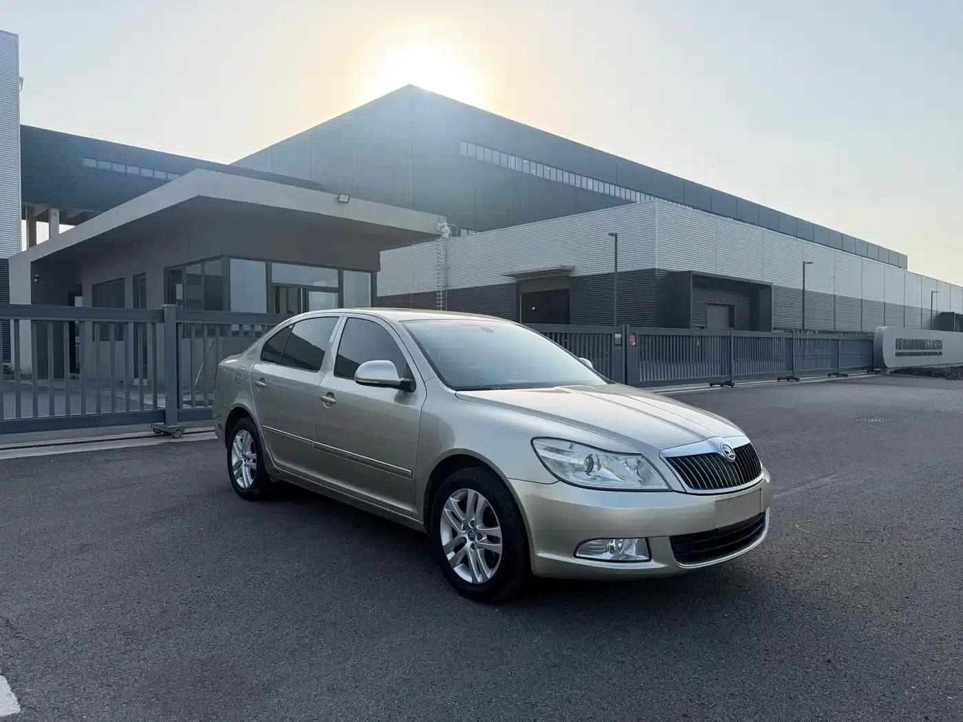 Octavia 2014 1.6L Automatic Elegance Edition — миниатюра 3