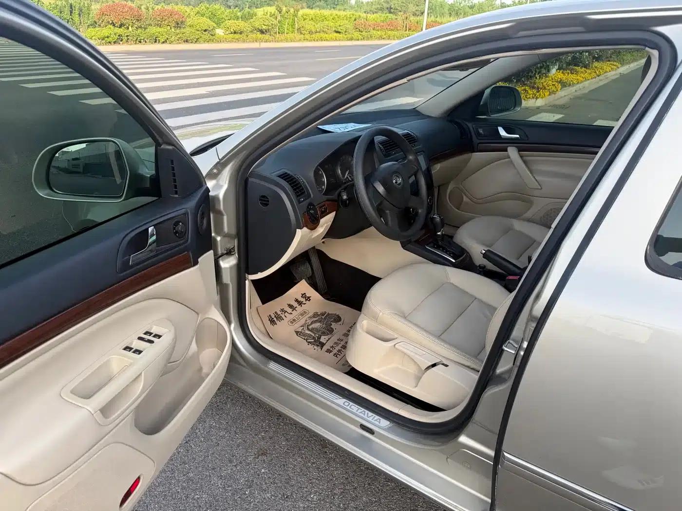 Octavia 2014 1.6L Automatic Elegance Edition — миниатюра 4