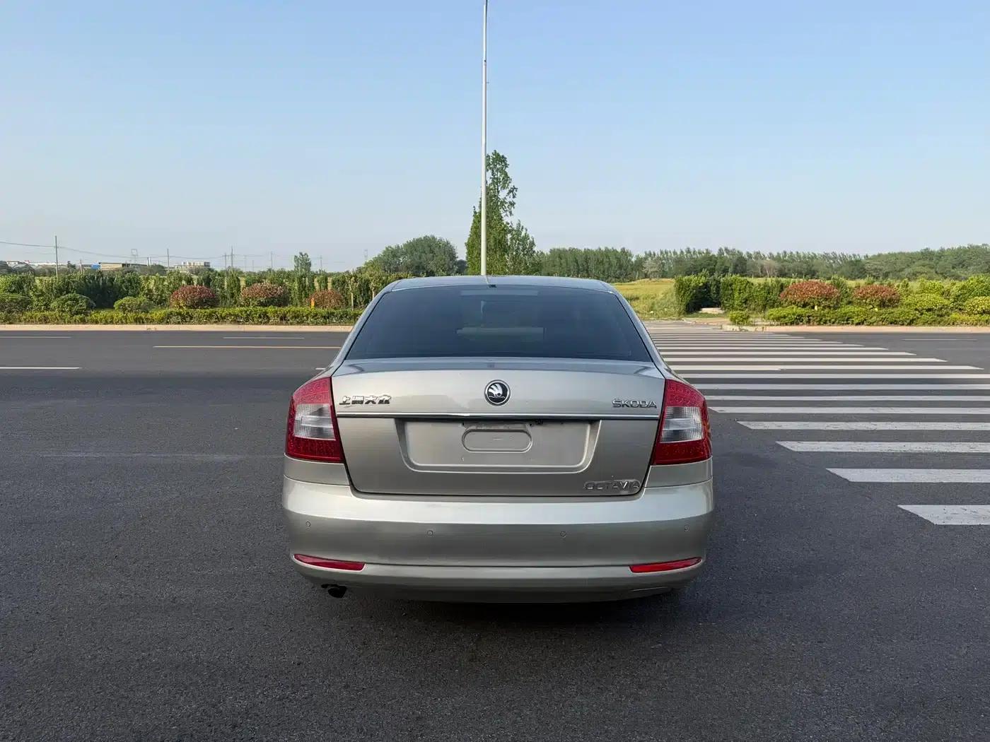 Octavia 2014 1.6L Automatic Elegance Edition — миниатюра 7