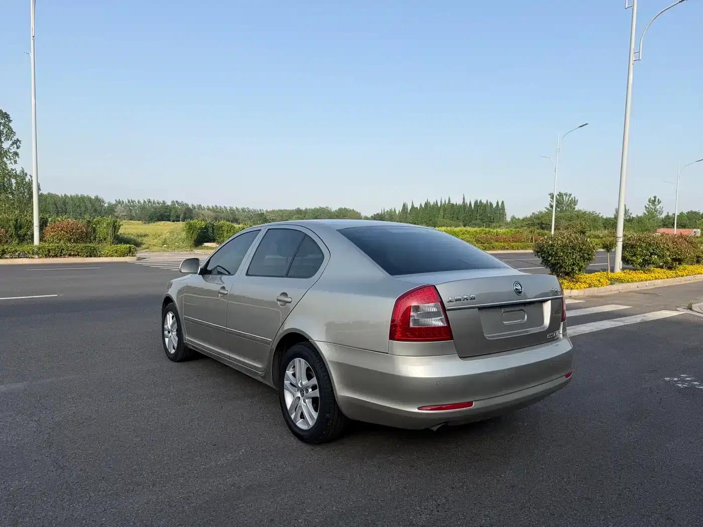 Octavia 2014 1.6L Automatic Elegance Edition — миниатюра 8