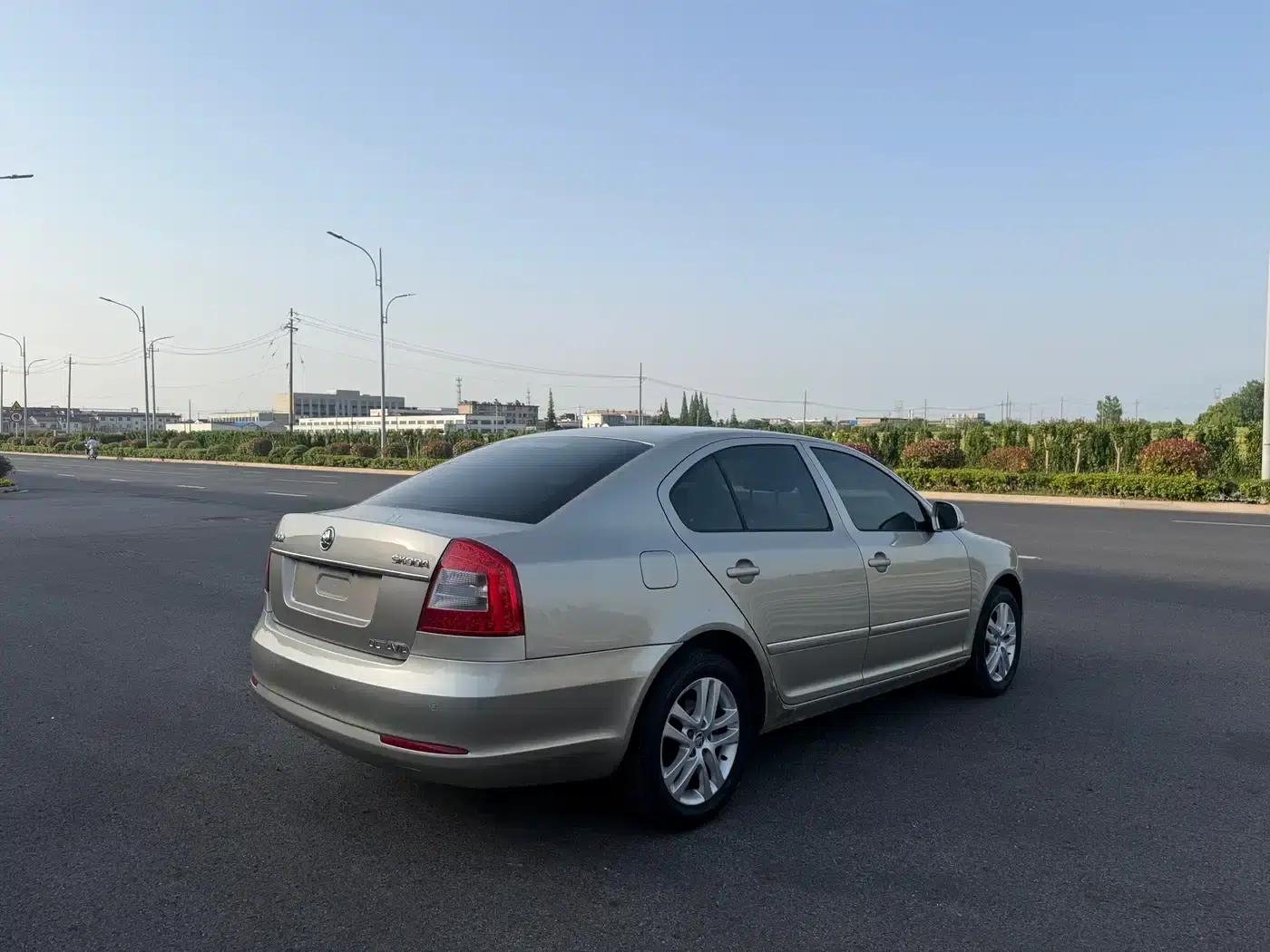 Octavia 2014 1.6L Automatic Elegance Edition — миниатюра 9