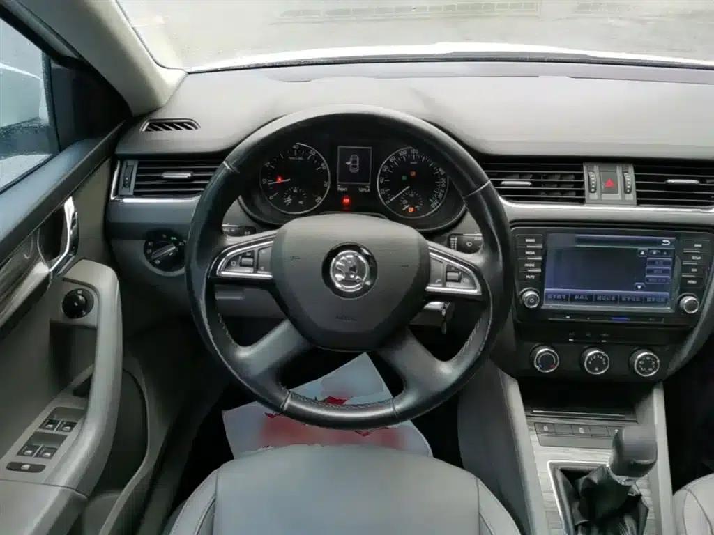 Octavia 2015 1.4TSI Manual Elegance Edition — миниатюра 11