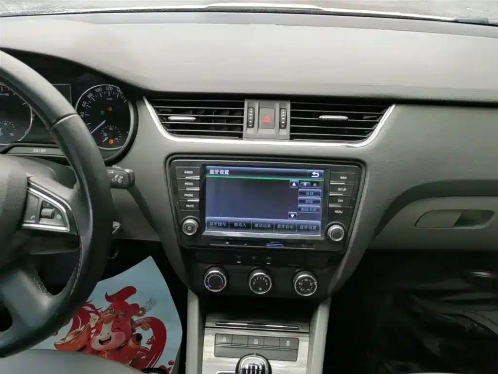 Octavia 2015 1.4TSI Manual Elegance Edition — миниатюра 13