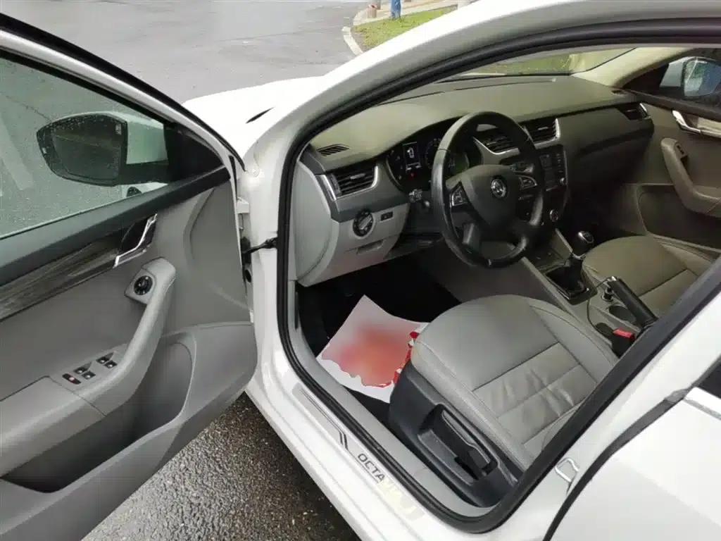 Octavia 2015 1.4TSI Manual Elegance Edition — миниатюра 16