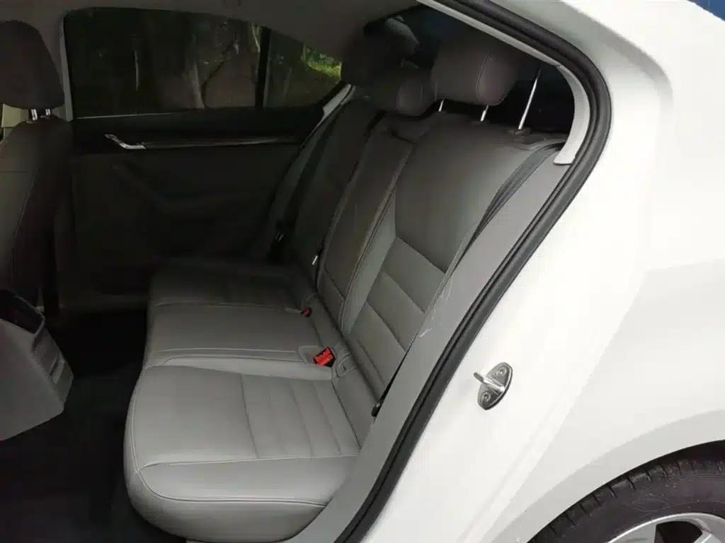 Octavia 2015 1.4TSI Manual Elegance Edition — миниатюра 17