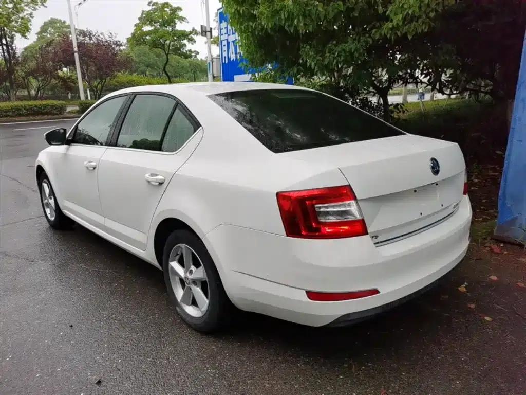 Octavia 2015 1.4TSI Manual Elegance Edition — миниатюра 5
