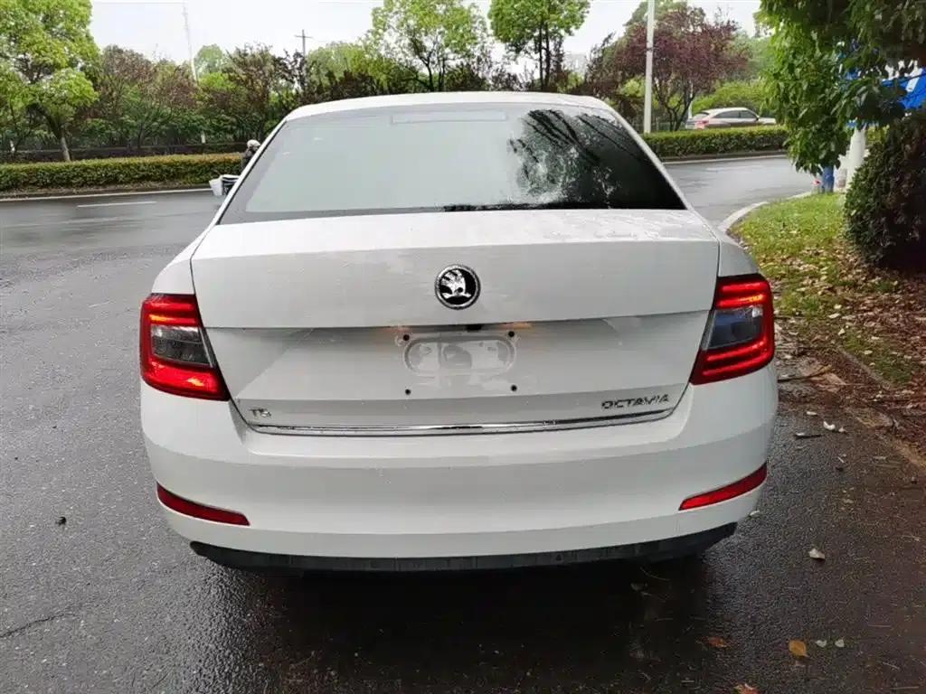 Octavia 2015 1.4TSI Manual Elegance Edition — миниатюра 6