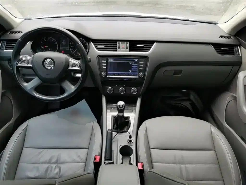 Octavia 2015 1.4TSI Manual Elegance Edition — миниатюра 10