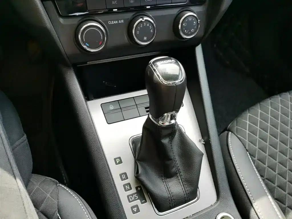 Octavia 2018 1.6L Automatic Luxury Edition — миниатюра 14