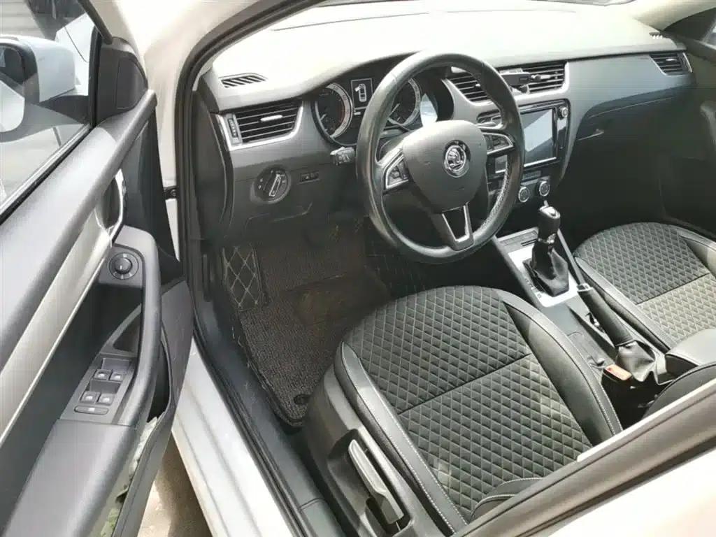 Octavia 2018 1.6L Automatic Luxury Edition — миниатюра 16