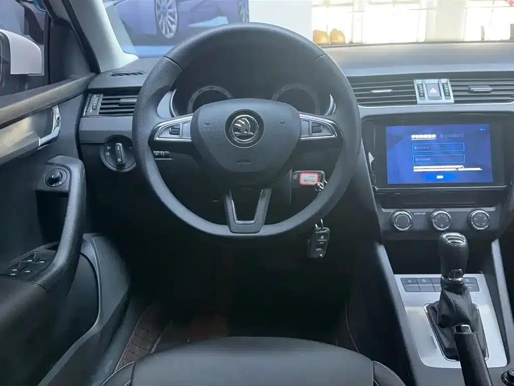 Octavia 2022 1.5L Automatic Comfort Edition — миниатюра 8