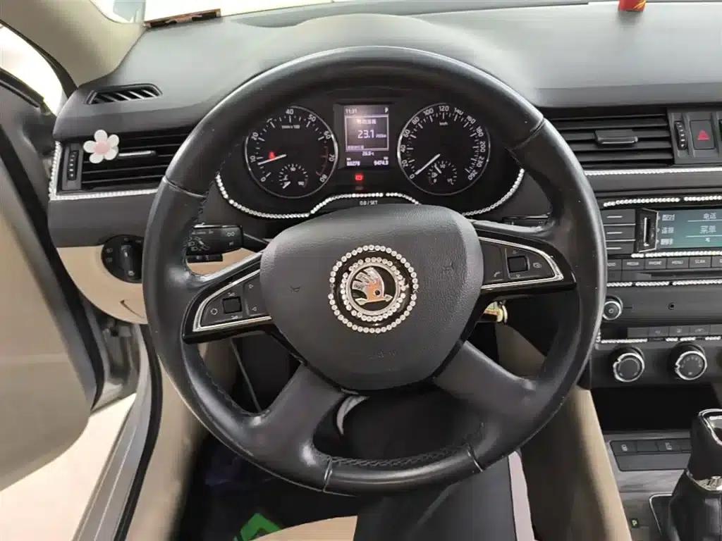 Octavia 2015 1.6L Automatic Elegance Edition — миниатюра 11