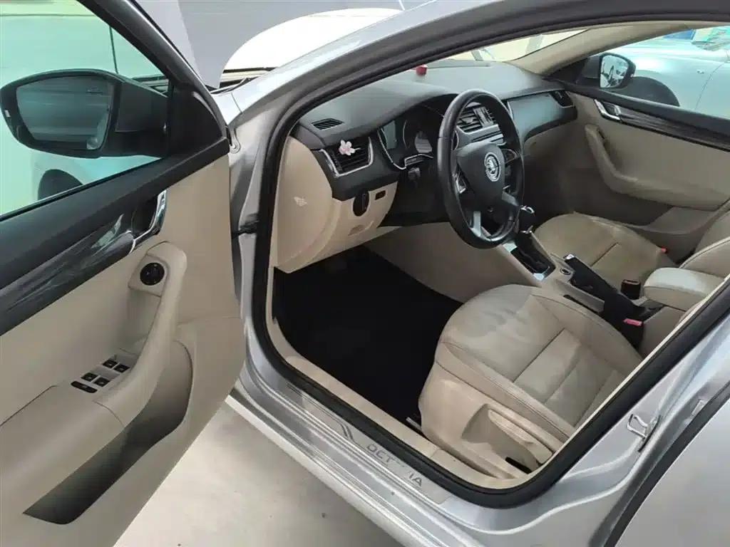 Octavia 2015 1.6L Automatic Elegance Edition — миниатюра 16