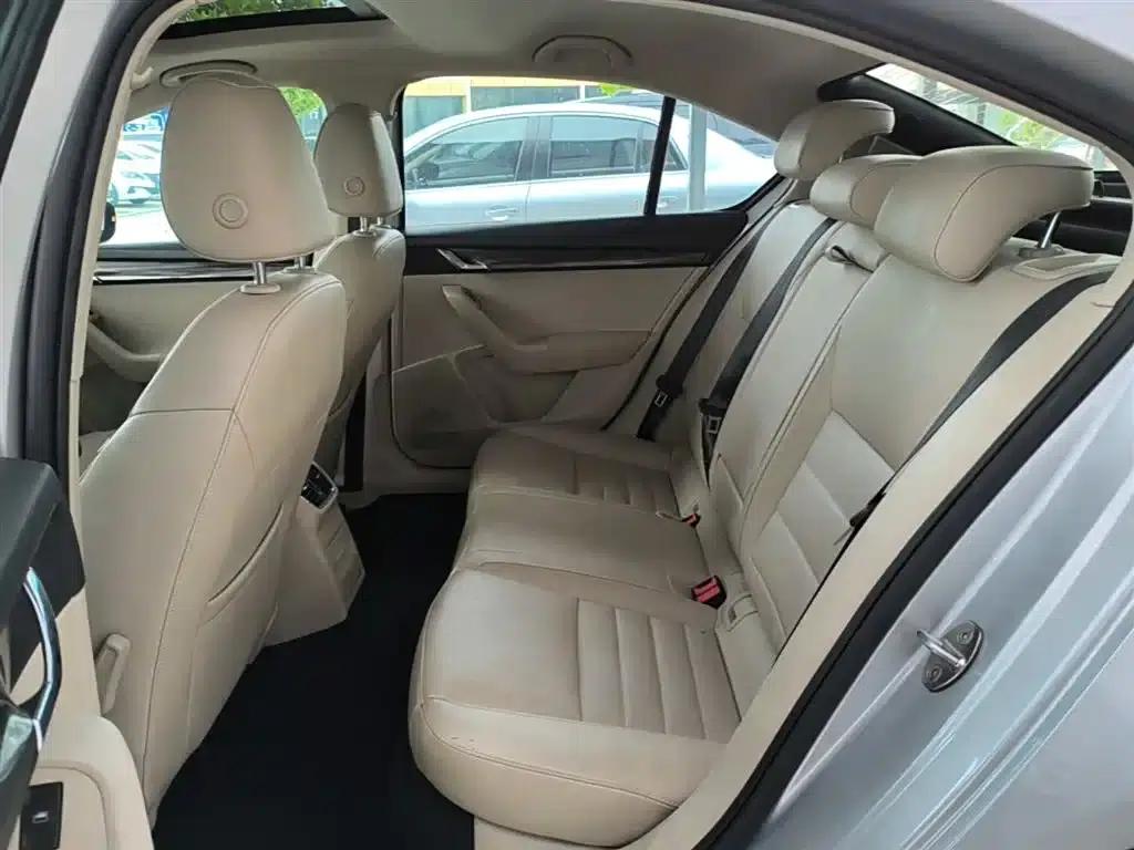 Octavia 2015 1.6L Automatic Elegance Edition — миниатюра 17