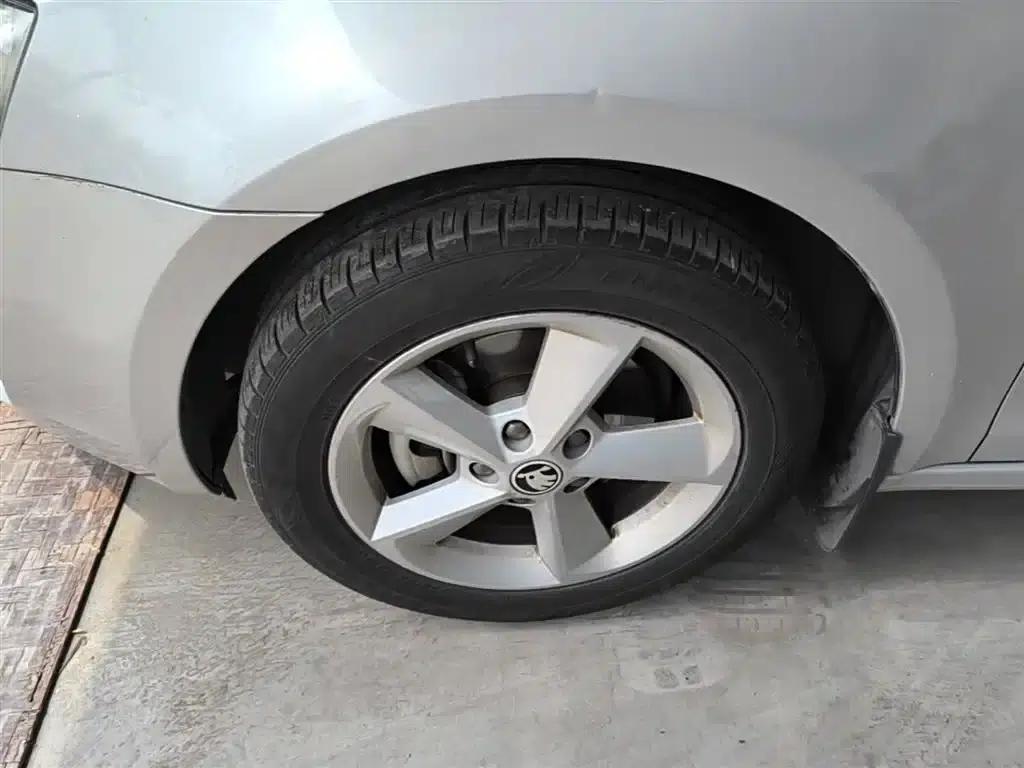 Octavia 2015 1.6L Automatic Elegance Edition — миниатюра 23