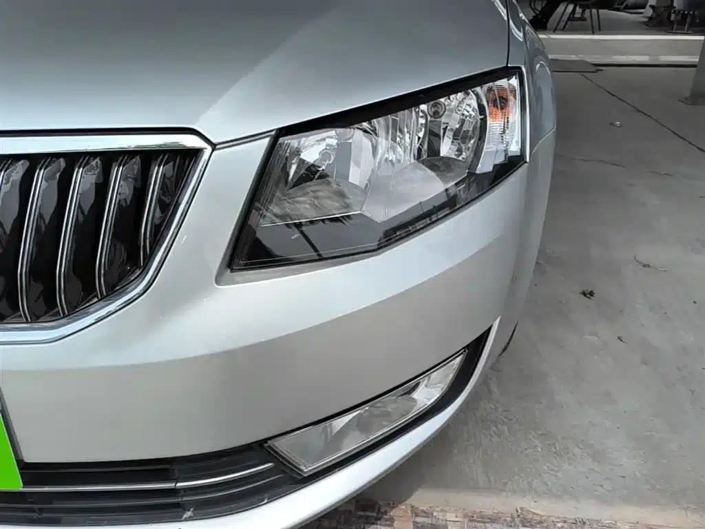 Octavia 2015 1.6L Automatic Elegance Edition — миниатюра 24