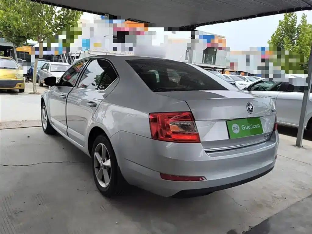 Octavia 2015 1.6L Automatic Elegance Edition — миниатюра 5