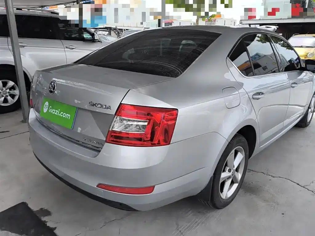Octavia 2015 1.6L Automatic Elegance Edition — миниатюра 7