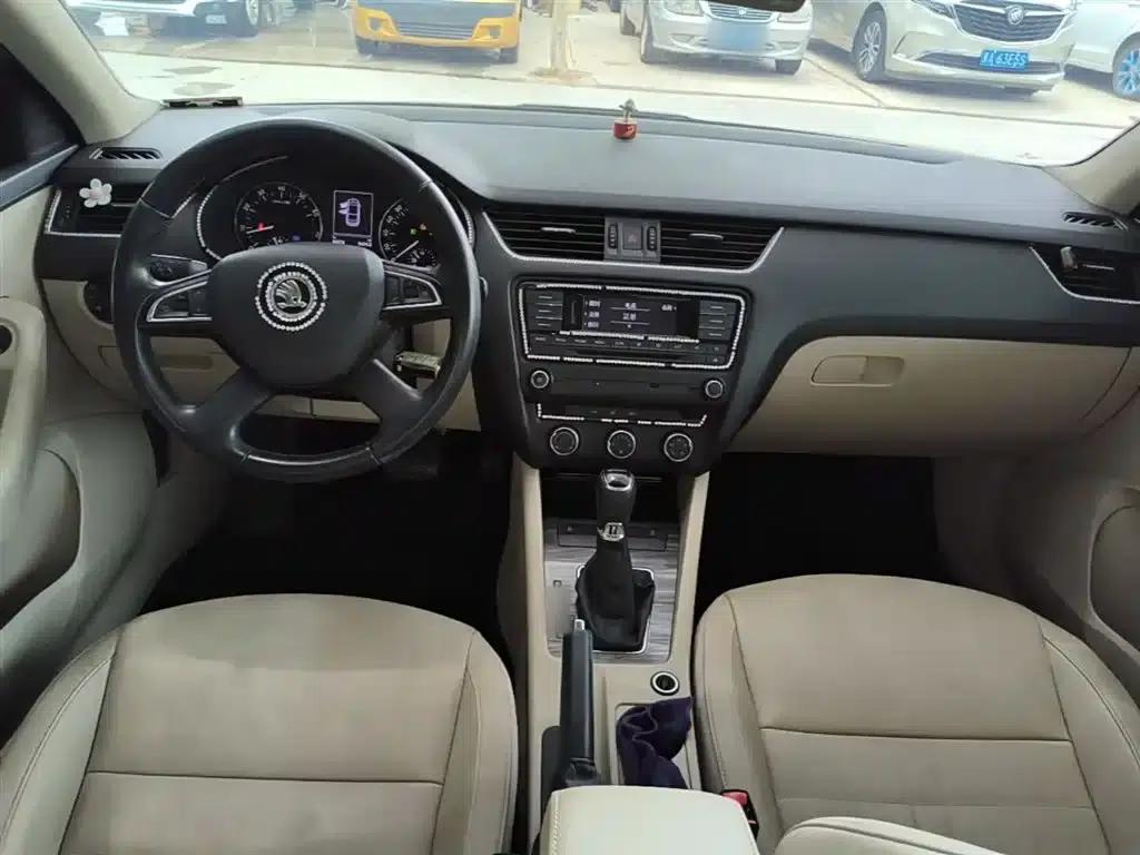 Octavia 2015 1.6L Automatic Elegance Edition — миниатюра 10