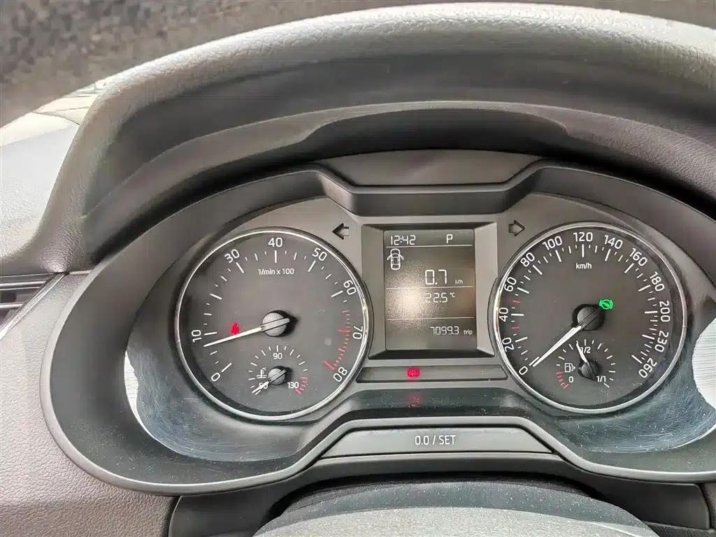 Octavia 2017 Classic 1.6L Automatic Comfort Edition — миниатюра 4