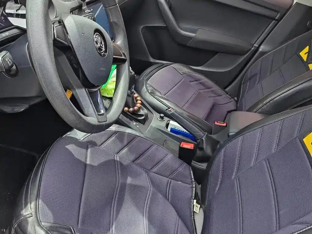 Octavia 2017 Classic 1.6L Automatic Comfort Edition — миниатюра 8