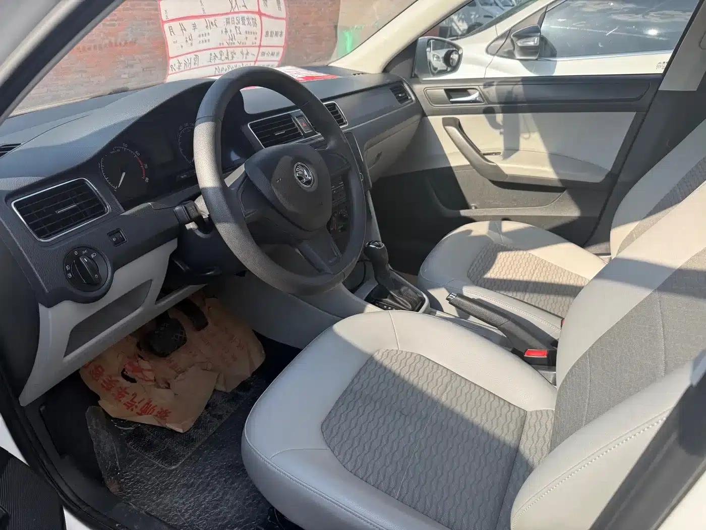 Rapid 2016 1.6L Automatic Comfort Edition — миниатюра 4