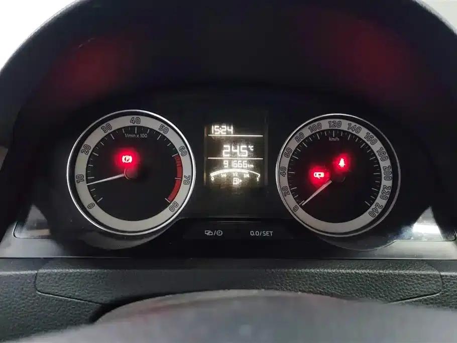 Rapid 2018 1.6L Manual Comfort Edition — миниатюра 14