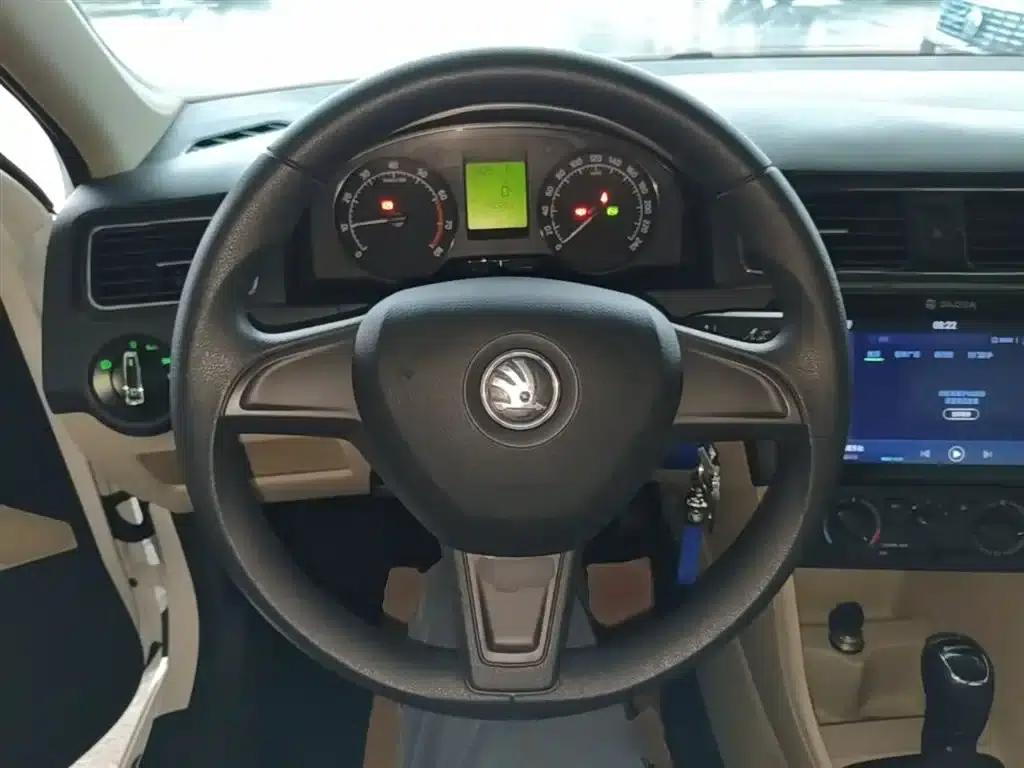 Rapid 2016 1.6L Automatic Comfort Edition — миниатюра 11