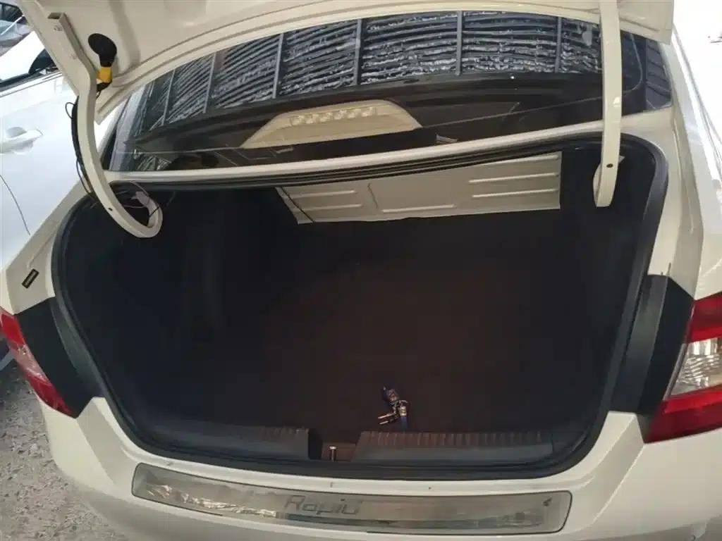Rapid 2016 1.6L Automatic Comfort Edition — миниатюра 19