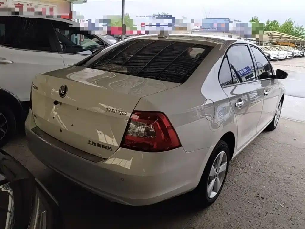 Rapid 2016 1.6L Automatic Comfort Edition — миниатюра 7